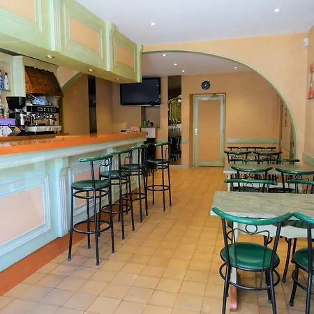 Le Clos D'is فندق 2*